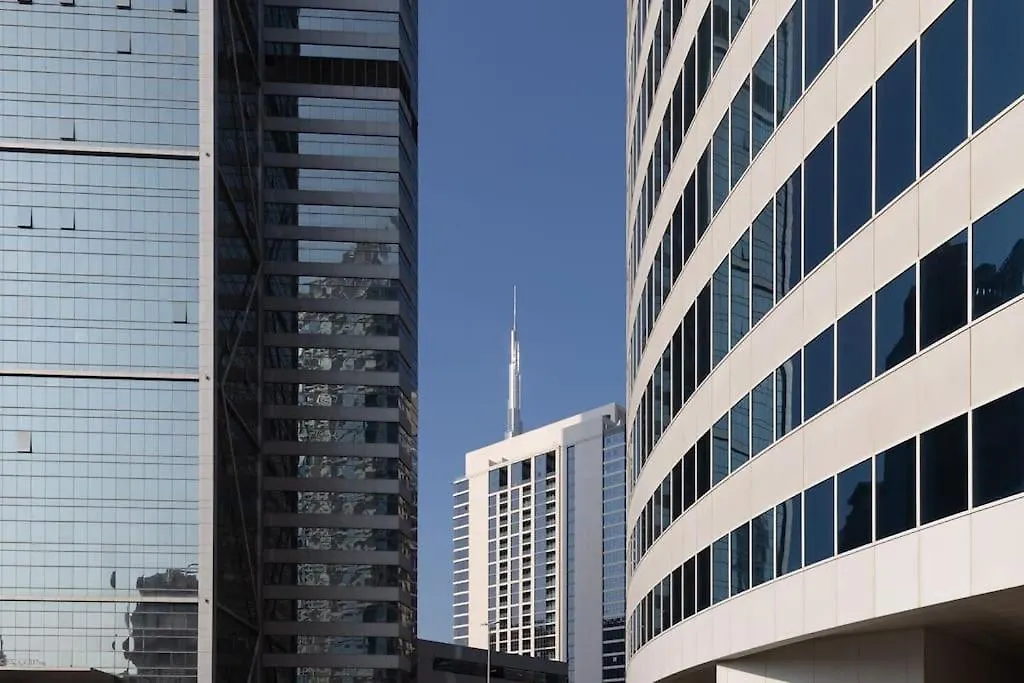Frank Porter - Marquise Square Tower Dubai 0*,